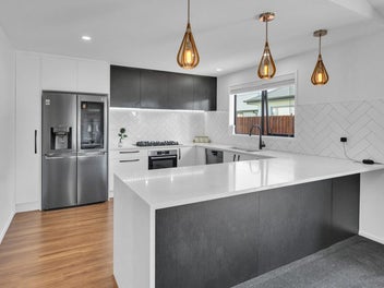 Owners Moving Overseas - Must Be Sold