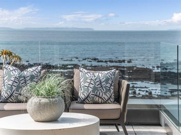 Beachfront Luxury On Muritai Road