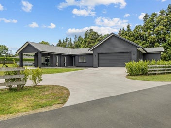 Four Plus Two in Prestigious Location