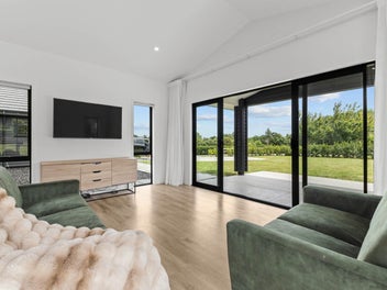 Four Plus Two in Prestigious Location