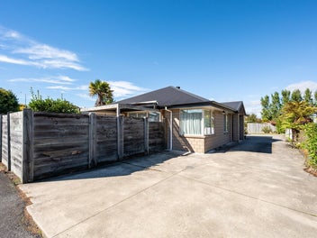 Room to Move, Moments from Motueka's CBD