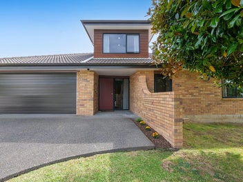 A Rare Find in Unsworth Heights!