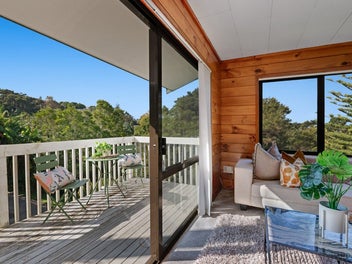 Lockwood Charm + Freehold Land = Smart Buying