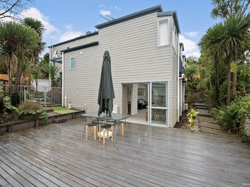 Private Family Haven in Double Westlake Zones