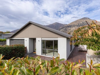 Renovated, Cosy & Spacious Four Bedroom Home