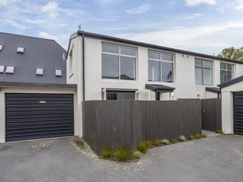 Modernised One Bedroom Townhouse