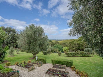 IDYLLIC LIFESTYLE PROPERTY WITH AIRBNB