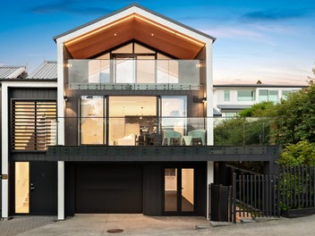 Mairangi Bay Luxury Living with Sea Views