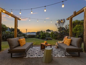 SUN, STYLE AND THE SEA VIEWS!