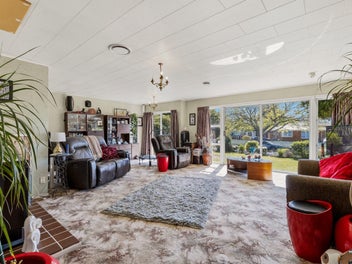 Four bedroom - spacious - great location