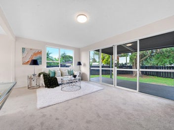 4 Bed - 1068m² Section - Granny Flat Potential!