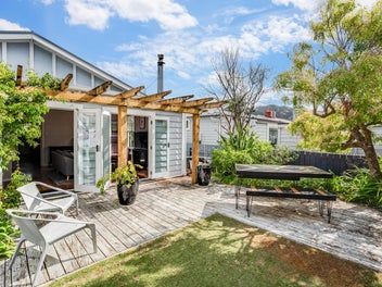 CHARMING COTTAGE & POPULAR AIRBNB