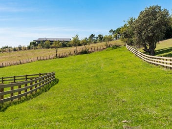 Prime Parua Bay Spacious Elevated Coastal Section