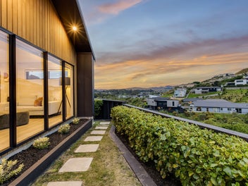 Executive Family Living! AUCTION