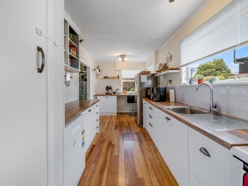 Park views in sought after Silverdale!