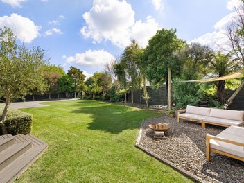 Secure, Private - Hall St Elegance