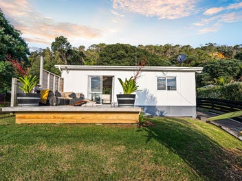 Coastal Cutie with Style & Views