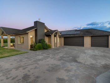 St Kilda – Elevated, 3 Car Garaging, Fruit Trees