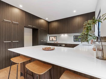 STYLISH TOWNHOUSE PERFECTION