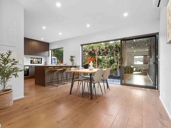 STYLISH TOWNHOUSE PERFECTION