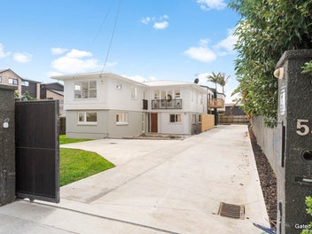 6-Bed Legal Home & Income with Flexible Living