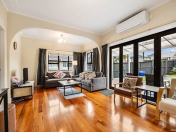 CHARACTER COMFORTS & IN ZONE!