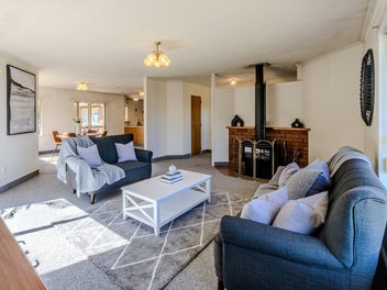 Family-Friendly Dual-Living Home, Great Location!