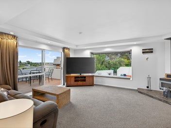 Pool, Prime Location & Potential Income!