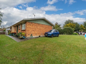 2x Units On One Title