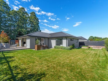 Stylish Living Opposite Foster Park