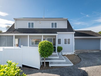 Perfect Family Living in Double School Zone