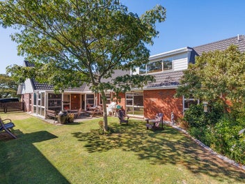 Grand Living & Convenient Location