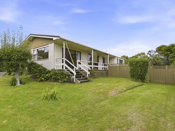 Great sun, good bones, 1,139m2 section