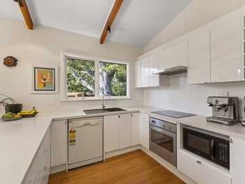 City Living with Space and Sun on 961sqm