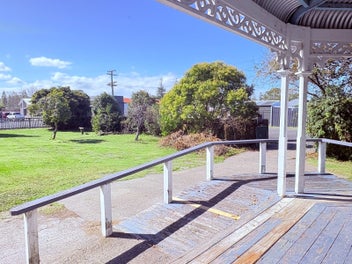 Heritage Villa in Prime Position