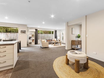 Low Maintenance Living Near the Lake!