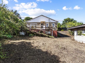 DECEASED ESTATE! INCREDIBLE POTENTIAL