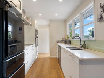 Live, Rent or Develop - 693sqm of Opportunity