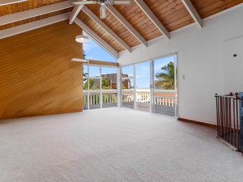 Overseas Owners Say Sell! City Harbour Views I...