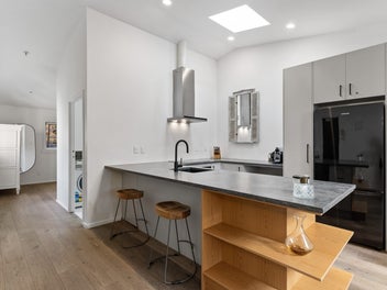 New York Vibes. Auckland Address.