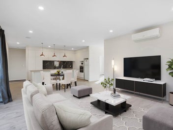 Spacious Former Show Home With Extras