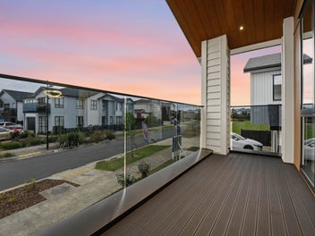 New 7 ensuites including 2 kitchens by Sea, Karaka