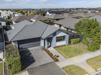 Sunny on Shillingford Boulevard