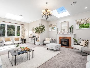 CHARMING EXECUTIVE HOME - CENTRAL LOCATION