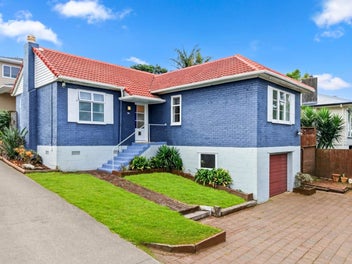 Motivated Vendor – Must Sell Brick & Tile Beauty!