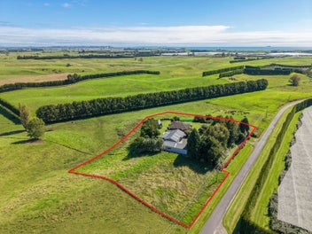 Complete lifestyle package - home, land and sheds