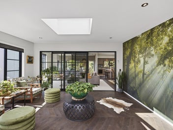 SUN, VIEWS & SERIOUS GARAGING