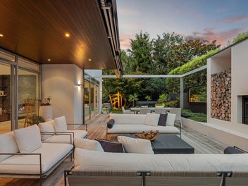 Riverside elegance on a grand scale