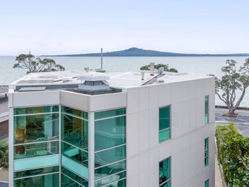 A Rare Penthouse Holding on Tamaki Drive