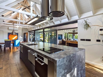 Elevated Hilltop living - lake views and character